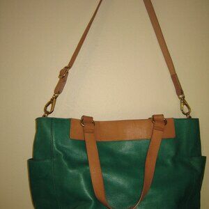 Fossil Leather Large Tote. Green/Tan. Optional Cross Body Strap. Pockets.